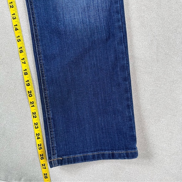 L.L. Bean Beanflex Bootcut Favorite Fit Jeans. 16 Petite. Dark wash. - Picture 11 of 12